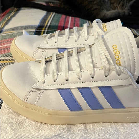 Adidas White Sneakers with Blue Accents and Gold Details - Picture 8 of 9